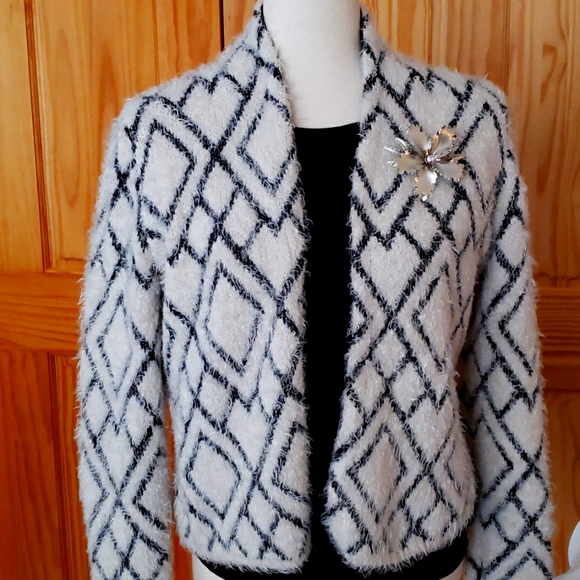 Avec Les Filles Jackets & Blazers - Avec Les Filles Black & White Eyelash Cardigan Size M